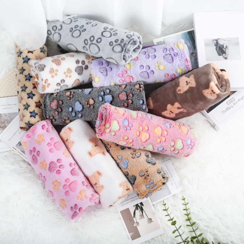 Soft Fluffy High Quality Pet Blanket Flannel Dog Sleeping Blanket Warm Comfortable Blanket for Cat Dog
